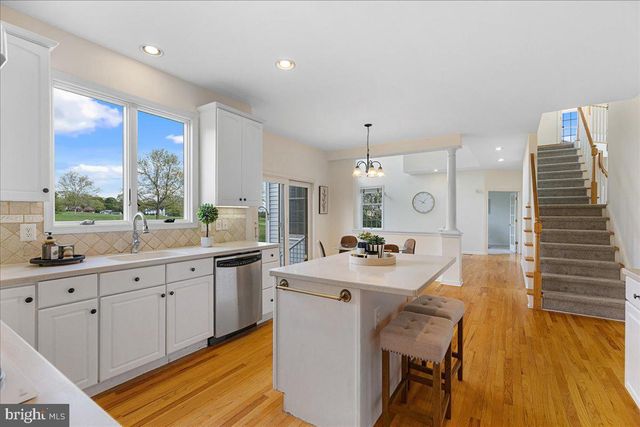 17 SPYGLASS RD, Skillman, NJ 08558