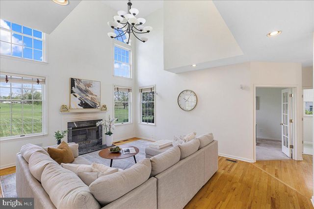 17 SPYGLASS RD, Skillman, NJ 08558