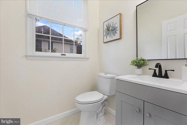 17 SPYGLASS RD, Skillman, NJ 08558