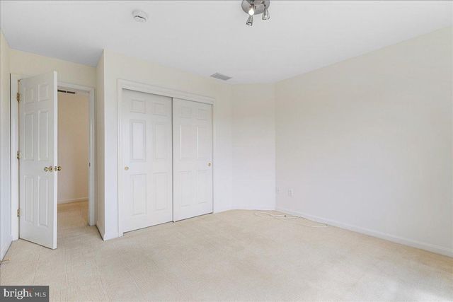 17 SPYGLASS RD, Skillman, NJ 08558