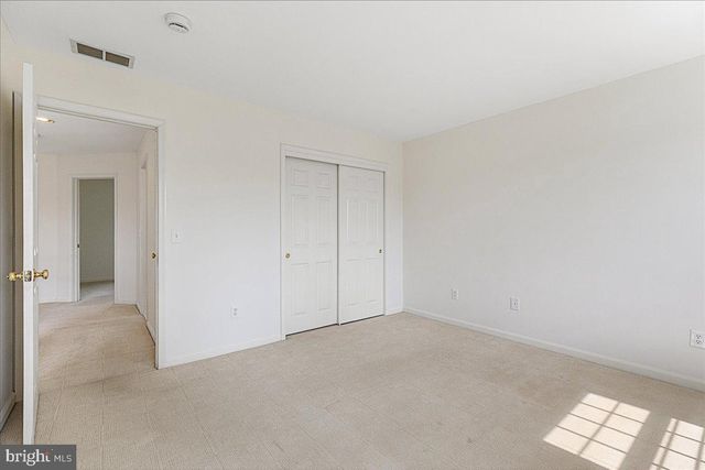 17 SPYGLASS RD, Skillman, NJ 08558