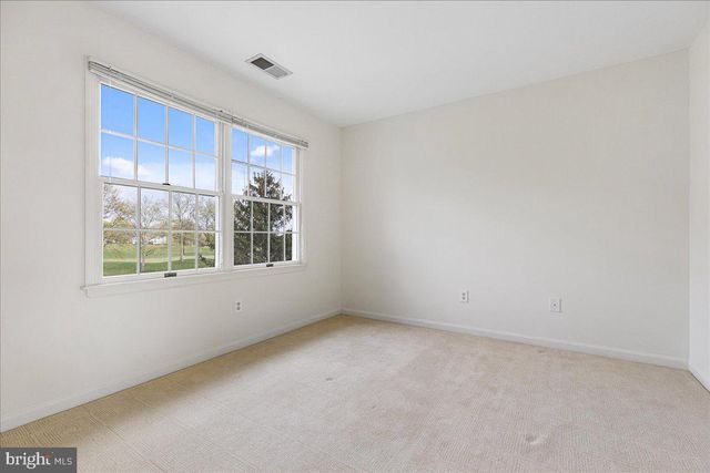 17 SPYGLASS RD, Skillman, NJ 08558