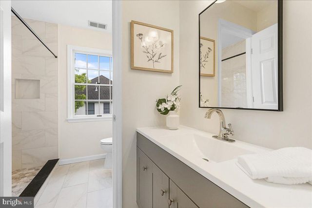 17 SPYGLASS RD, Skillman, NJ 08558