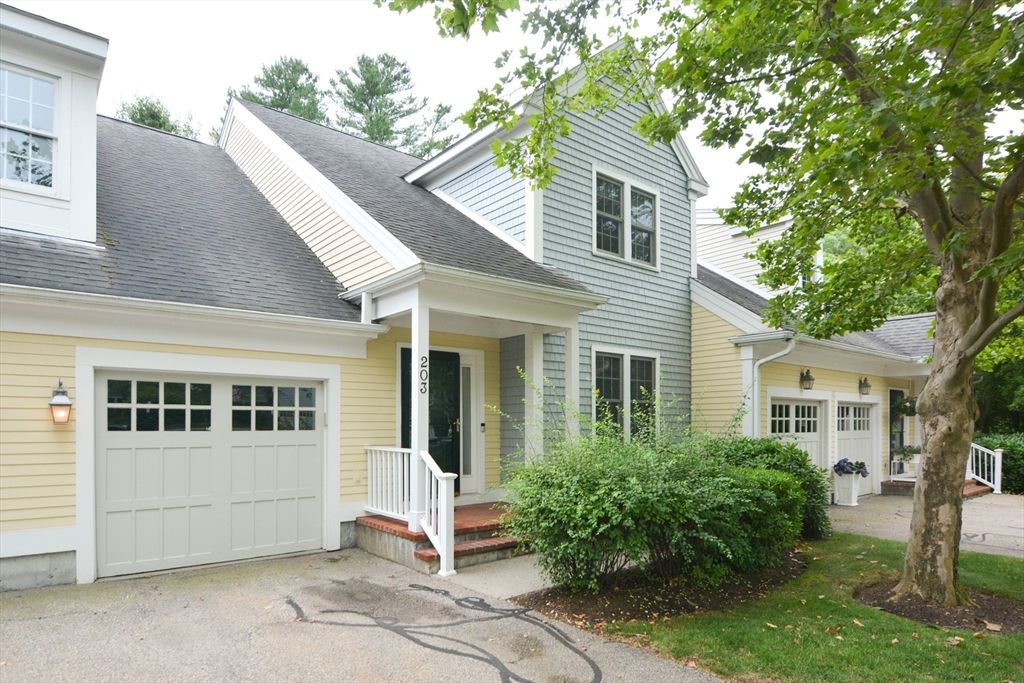 203 Godfrey Dr 203, Norton, MA 02766