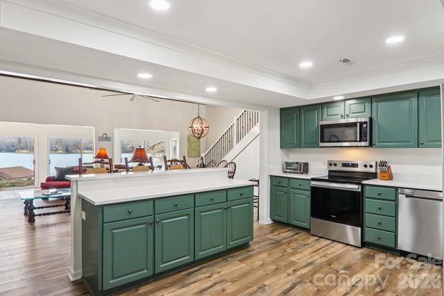 987 Cold Mountain Road, Lake Toxaway, NC 28747