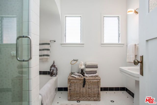 2418 4th Street, Santa Monica, CA 90405