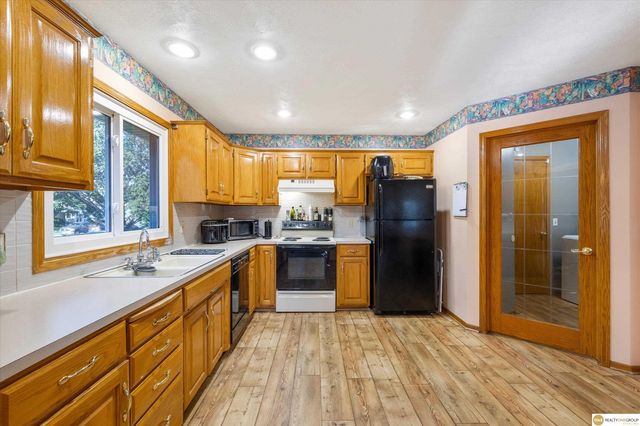 400 Fleetwood Drive, Papillion, NE 68133