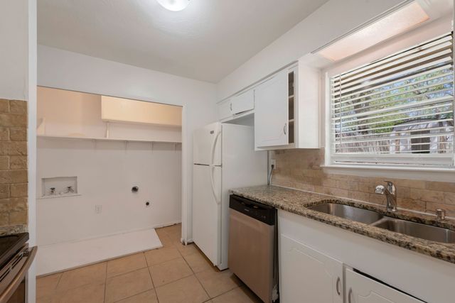 33 Somerset Terrace, Bedford, TX 76022