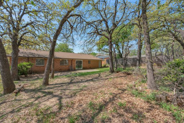 33 Somerset Terrace, Bedford, TX 76022
