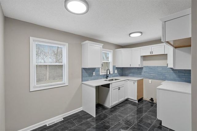 7337 College Avenue, Kansas City, MO 64132