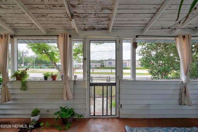 2 N OAKRIDGE Avenue, Green Cove Springs, FL 32043