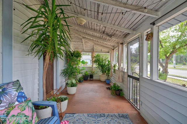 2 N OAKRIDGE Avenue, Green Cove Springs, FL 32043