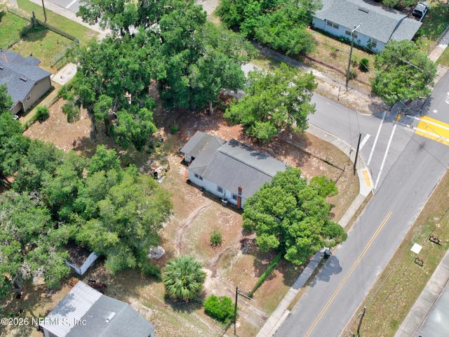 2 N OAKRIDGE Avenue, Green Cove Springs, FL 32043