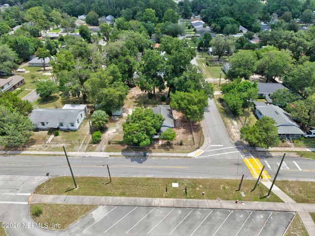 2 N OAKRIDGE Avenue, Green Cove Springs, FL 32043