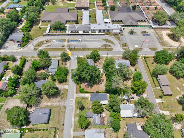 2 N OAKRIDGE Avenue, Green Cove Springs, FL 32043