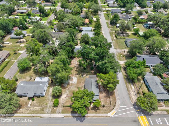2 N OAKRIDGE Avenue, Green Cove Springs, FL 32043