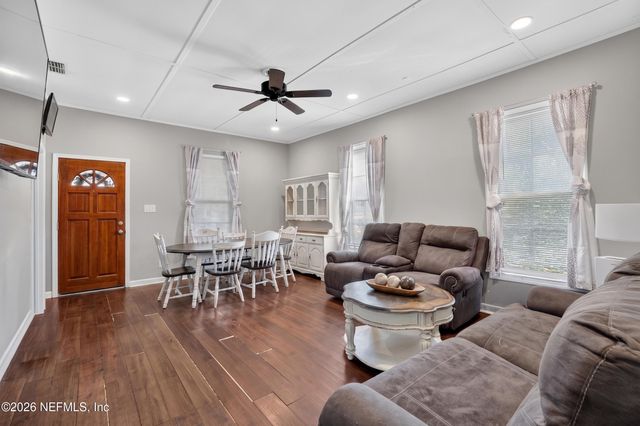 2 N OAKRIDGE Avenue, Green Cove Springs, FL 32043