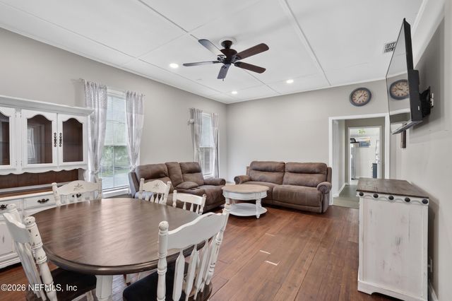 2 N OAKRIDGE Avenue, Green Cove Springs, FL 32043