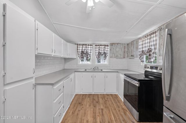 2 N OAKRIDGE Avenue, Green Cove Springs, FL 32043