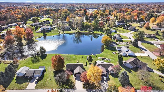 1869 E Springfield Drive, Warsaw, IN 46580