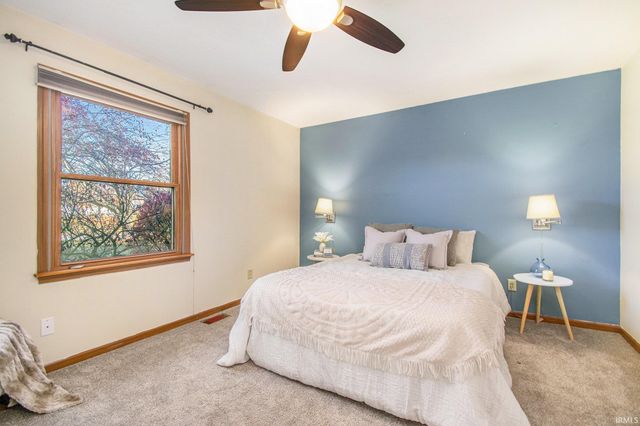 1869 E Springfield Drive, Warsaw, IN 46580