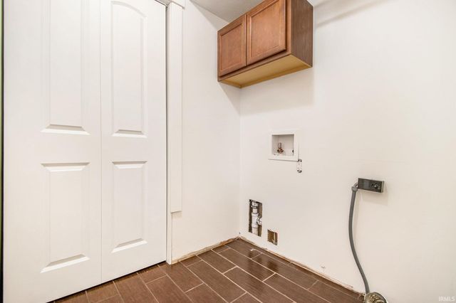 1869 E Springfield Drive, Warsaw, IN 46580