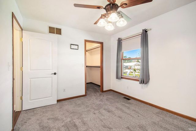 1869 E Springfield Drive, Warsaw, IN 46580