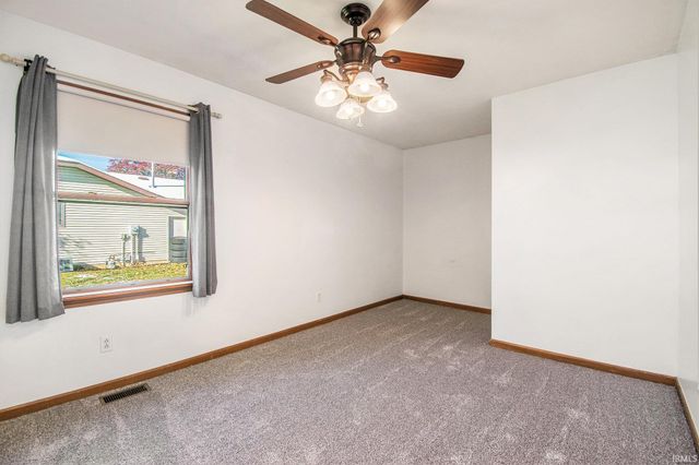 1869 E Springfield Drive, Warsaw, IN 46580