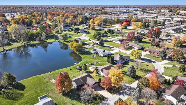 1869 E Springfield Drive, Warsaw, IN 46580