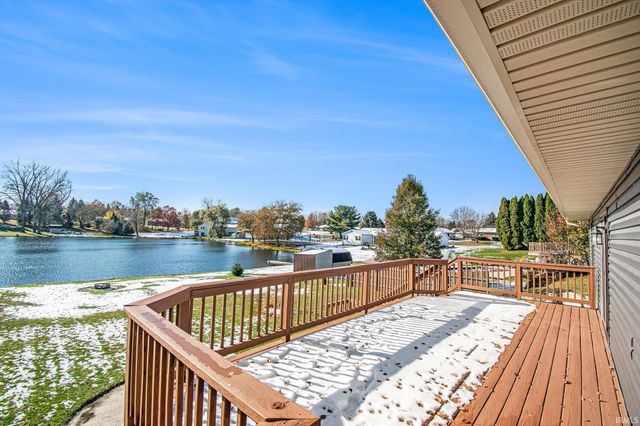 1869 E Springfield Drive, Warsaw, IN 46580