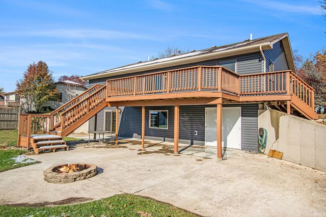 1869 E Springfield Drive, Warsaw, IN 46580