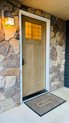 1869 E Springfield Drive, Warsaw, IN 46580