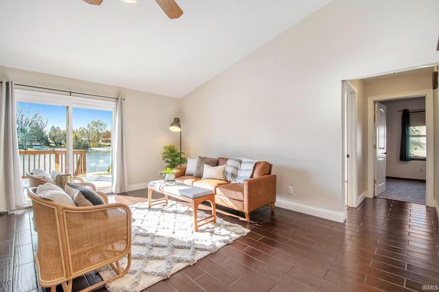 1869 E Springfield Drive, Warsaw, IN 46580