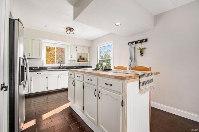 1869 E Springfield Drive, Warsaw, IN 46580