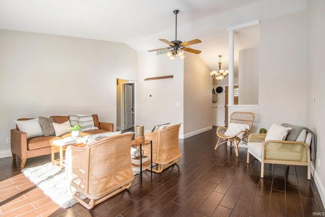 1869 E Springfield Drive, Warsaw, IN 46580