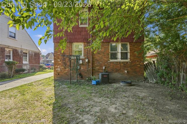 8160 Robson Street, Detroit, MI 48228