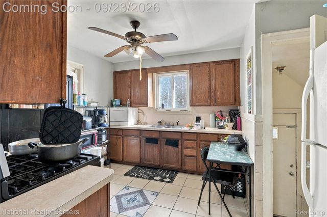 8160 Robson Street, Detroit, MI 48228