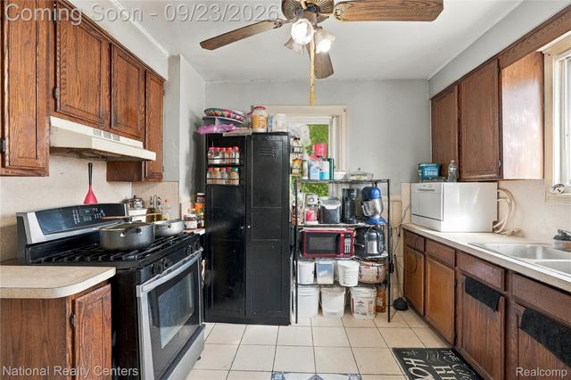 8160 Robson Street, Detroit, MI 48228