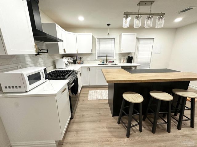 2100 N Spring St, Pensacola, FL 32501