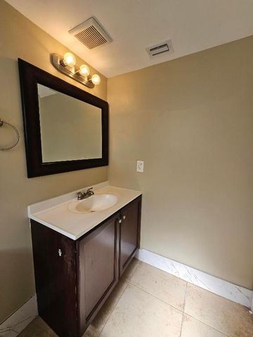 1560 Lake Crystal Drive C, West Palm Beach, FL 33411