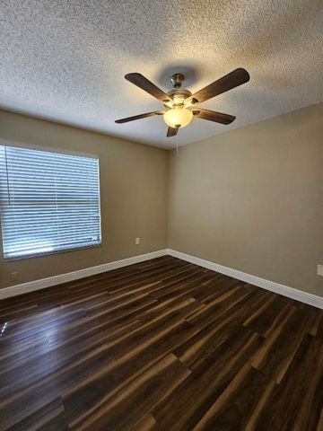 1560 Lake Crystal Drive C, West Palm Beach, FL 33411