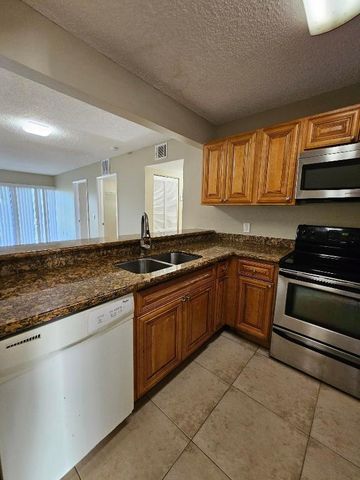 1560 Lake Crystal Drive C, West Palm Beach, FL 33411