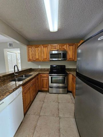 1560 Lake Crystal Drive C, West Palm Beach, FL 33411