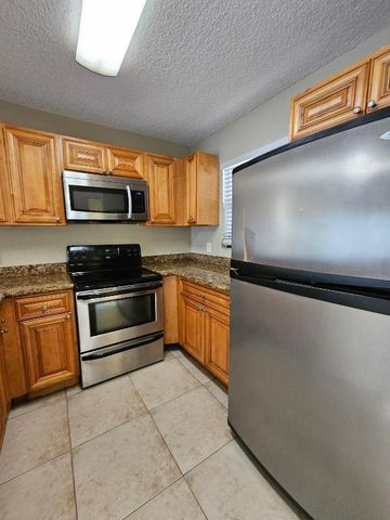 1560 Lake Crystal Drive C, West Palm Beach, FL 33411