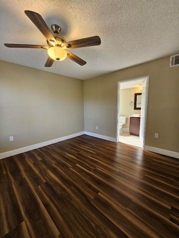 1560 Lake Crystal Drive C, West Palm Beach, FL 33411