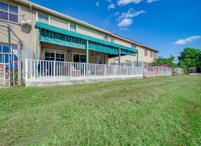 15242 SW 8th Way, Miami, FL 33194