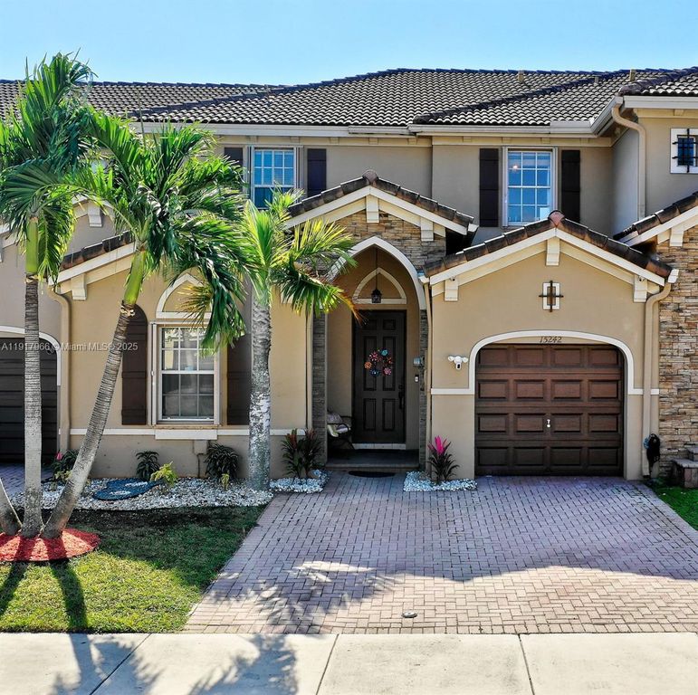 15242 SW 8th Way, Miami, FL 33194