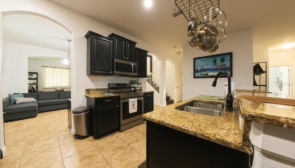 Image 11 of property listing at 1903 HAILSHAM COURT, Orlando, FL 32824