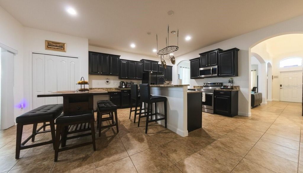 Image 13 of property listing at 1903 HAILSHAM COURT, Orlando, FL 32824