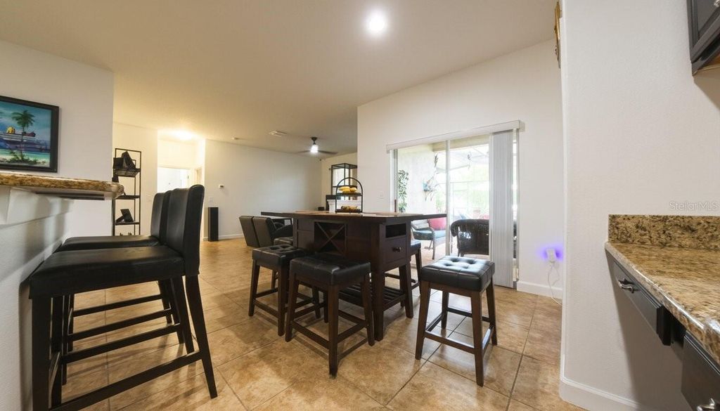 Image 14 of property listing at 1903 HAILSHAM COURT, Orlando, FL 32824